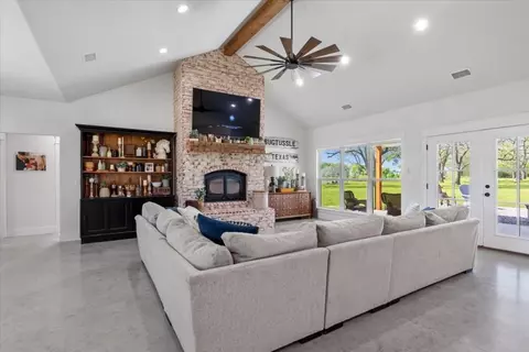 Living - 1290 Cr 4040, Ector, TX 75439 photo 4 of 6