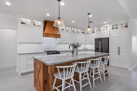 Kitchen - 1290 Cr 4040, Ector, TX 75439 photo 3 of 5