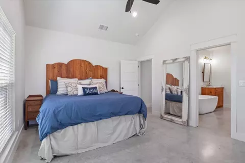 Bedroom - 1290 Cr 4040, Ector, TX 75439 photo 2 of 6