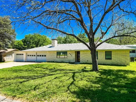424 N Mount St, Fairfield, TX 75840