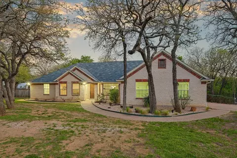1207 W Buffalo Trl, Joshua, TX 76058