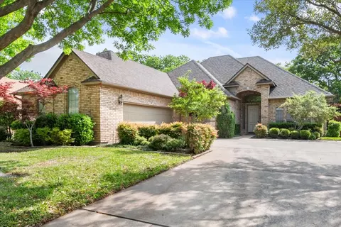 2102 Sapphire Dr, Arlington, TX 76017