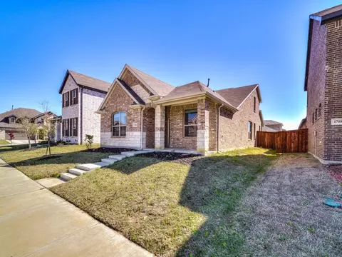 Exterior - 1704 Wayne Ln, Celina, TX 75009 photo 4 of 9
