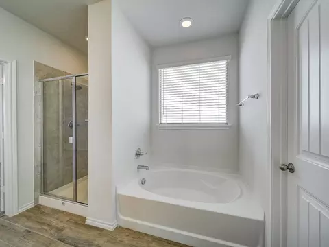 Bath - 1704 Wayne Ln, Celina, TX 75009 photo 3 of 4