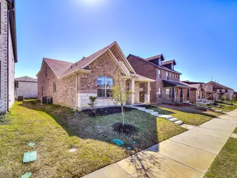 Exterior - 1704 Wayne Ln, Celina, TX 75009 photo 3 of 9