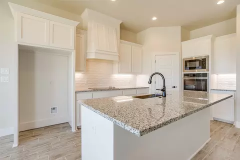Kitchen - 7005 Ranch Vw, Springtown, TX 76082 photo 2 of 6