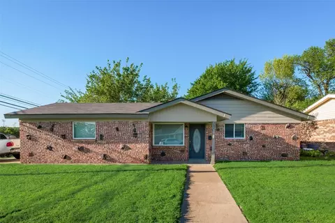 782 Briarwood Ln, Hurst, TX 76053