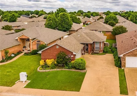 711 Dogwood Ln, Waxahachie, TX 75165