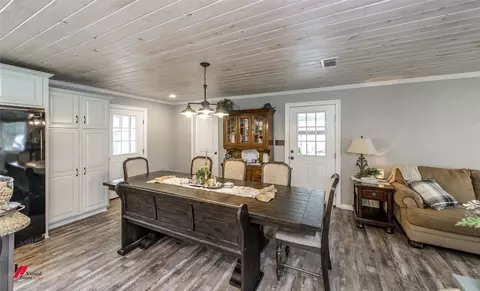Dining - 2545 Doc Steed Rd, Minden, LA 71055 photo 2 of 2