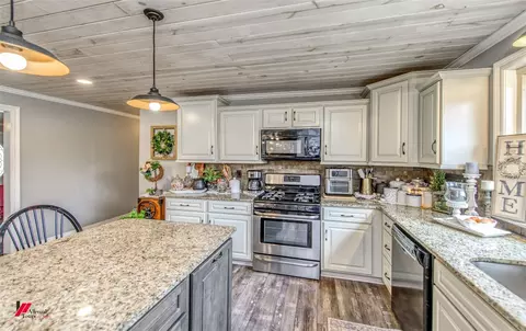 Kitchen - 2545 Doc Steed Rd, Minden, LA 71055 photo 3 of 4
