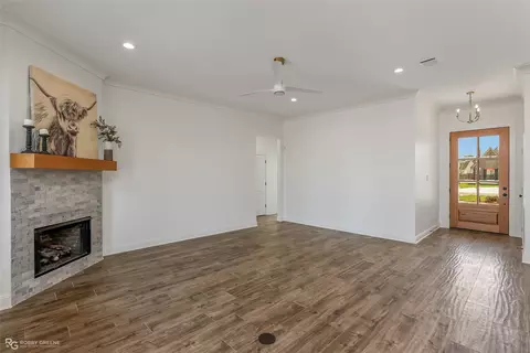 Living - 123 Sitka Loop, Haughton, LA 71037 photo 2 of 3
