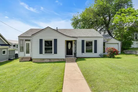 802 S Trinity St, Decatur, TX 76234