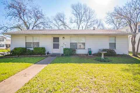 922 NE 31st St, Grand Prairie, TX 75050