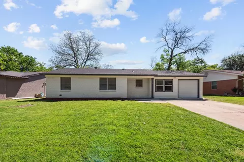 2118 Brookshire St, Arlington, TX 76010