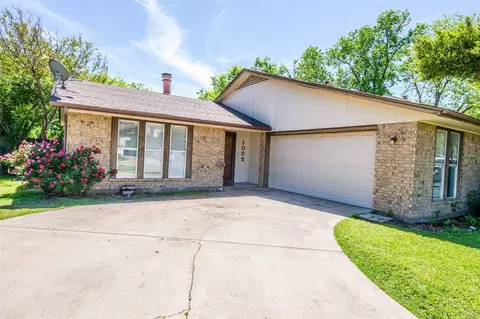 1005 Savannah Dr, Ennis, TX 75119