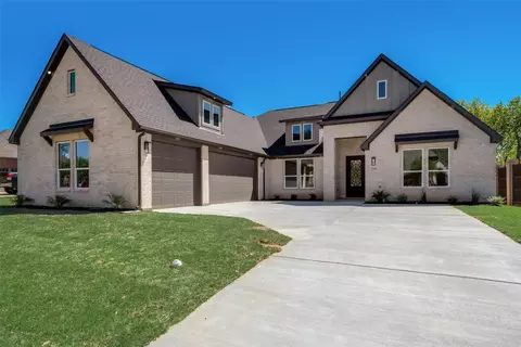 2206 High Pointe Dr, Corinth, TX 76210