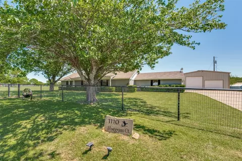 1110 Bluegrass Ct, Midlothian, TX 76065