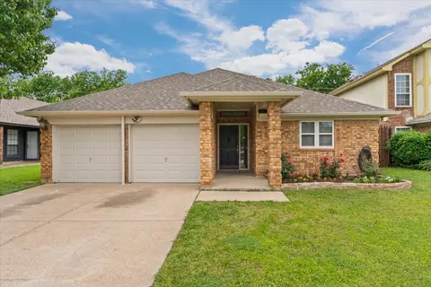 5702 Congressional Dr, Arlington, TX 76018
