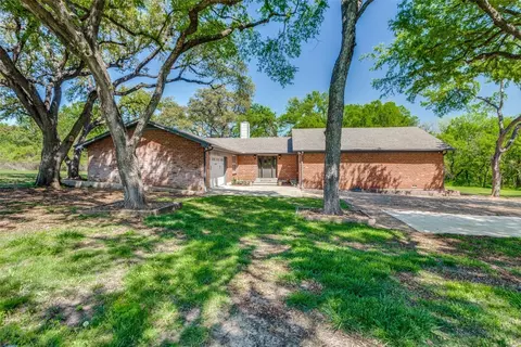 2113 Adams Ln S, Azle, TX 76020