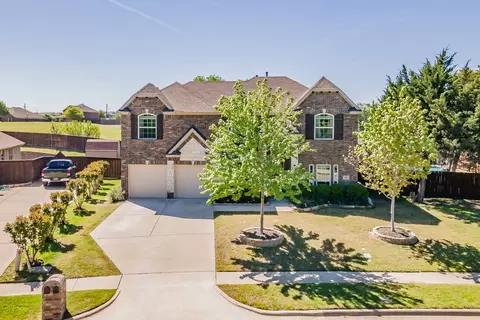 906 Wooded Creek Dr, Cedar Hill, TX 75104