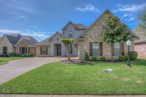 911 Royal Cir, Bossier City, LA 71111