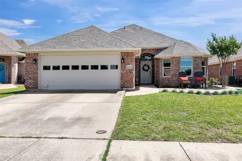 8608 Lake Springs Trl, Hurst, TX 76053