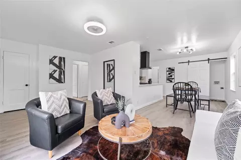 320 Krueger St, Dallas, TX 75224
