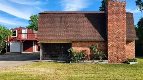 1003 Country Club Rd, Cleburne, TX 76033
