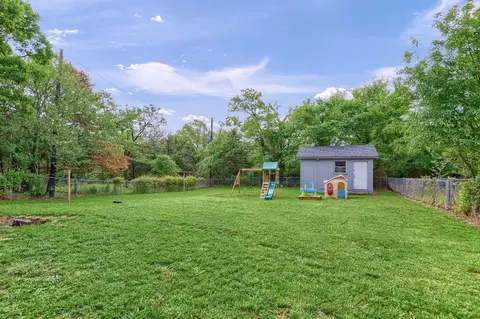 420 E Burrell St, Denison, TX 75021 photo 6