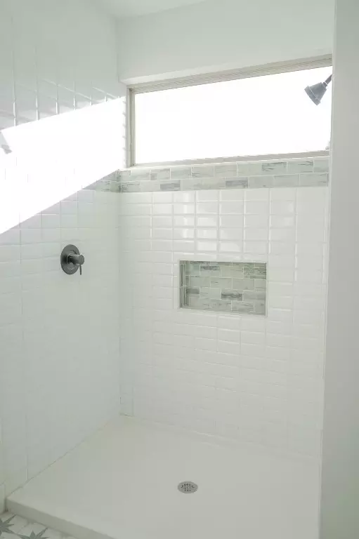 Bath - 2834 Prosperity Ave, Dallas, TX 75216 photo 7 of 7