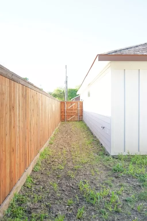Exterior - 2834 Prosperity Ave, Dallas, TX 75216 photo 6 of 6