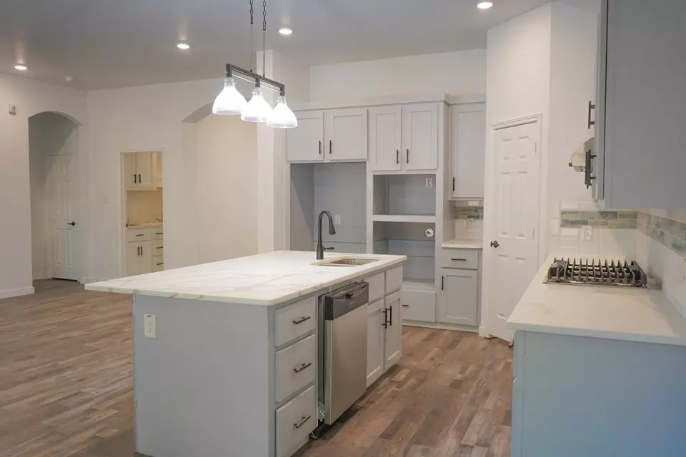 Kitchen - 2834 Prosperity Ave, Dallas, TX 75216 photo 3 of 4