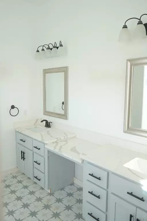 Bath - 2834 Prosperity Ave, Dallas, TX 75216 photo 2 of 7