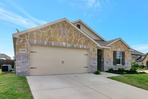 10200 Fox Haven Ct, Fort Worth, TX 76131