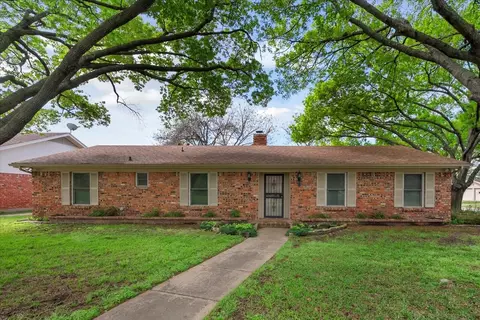1108 Byron Ln, Arlington, TX 76012
