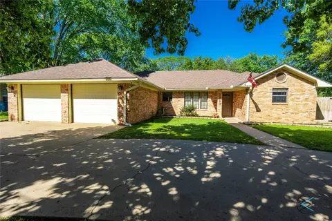 1002 Bel Air Dr, Athens, TX 75751
