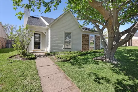 833 Denmark Dr, Mesquite, TX 75149