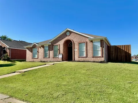 829 Longleaf Dr, Desoto, TX 75115