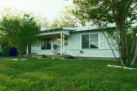 307 E South St, Whitesboro, TX 76273
