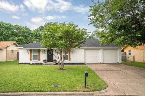 1009 Calcutta St, Hurst, TX 76053