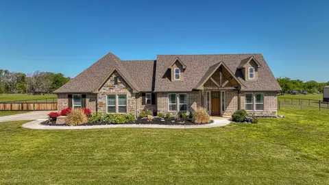 1045 Paradise Pkwy, Poolville, TX 76487