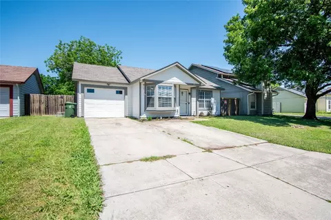 1617 Scottsdale Dr, Arlington, TX 76018