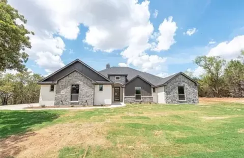 1025 Churchill Ln, Millsap, TX 76066