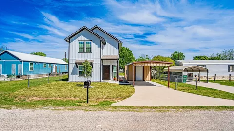 5517 Clear View Dr, Granbury, TX 76048