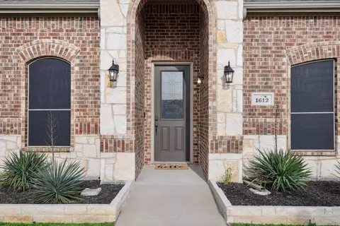 1612 Tyler St, Waxahachie, TX 75165