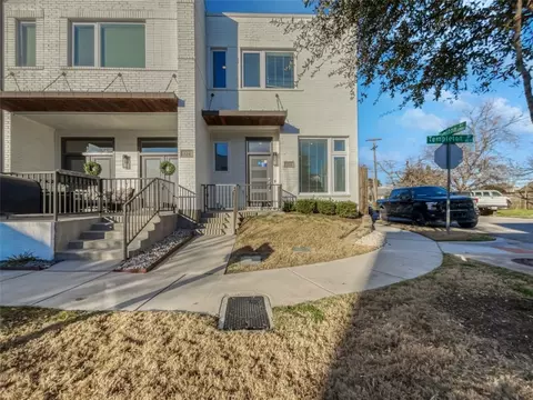 322 Templeton Dr, Fort Worth, TX 76107