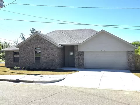 610 E 3rd St, Weatherford, TX 76086