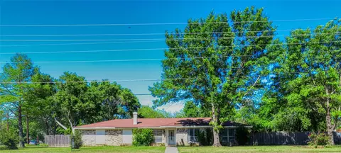 2737 W Shady Grove Rd W, Irving, TX 75060