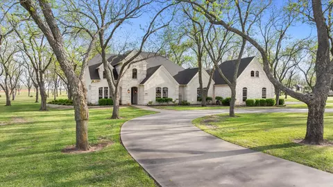 8812 S Hampton Dr, Granbury, TX 76049