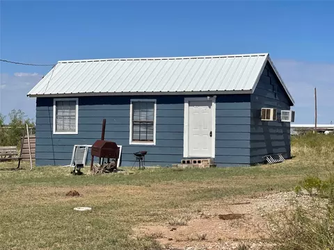 5060 Miller Dr, Seymour, TX 76380